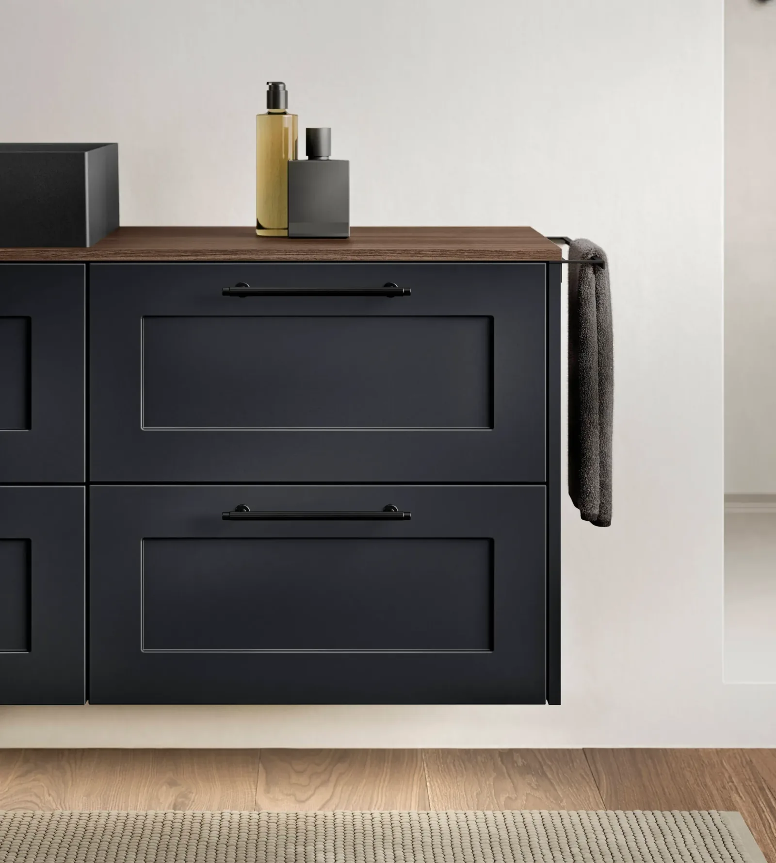 Meuble de salle de bain sur mesure noir avec porte-serviette intégré et plan bois