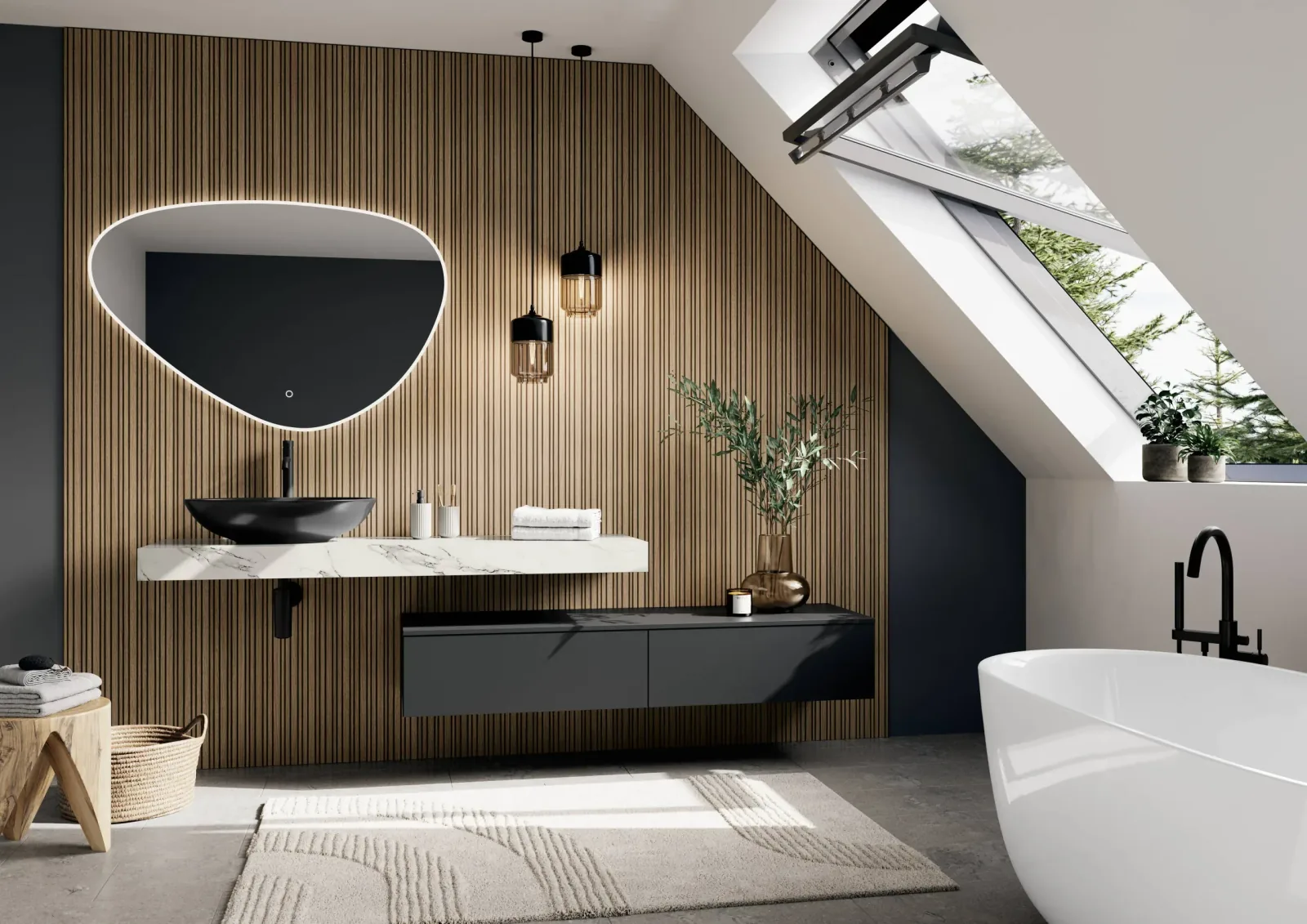 Salle de bain design sur mesure avec vasque à poser noire, meuble suspendu et baignoire îlot