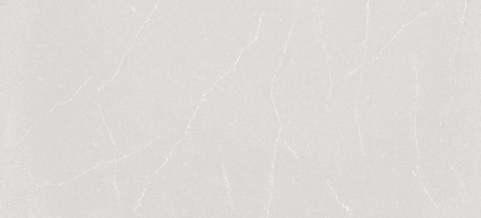 Plan de travail Silestone Desert Silver, effet marbre gris clair veiné